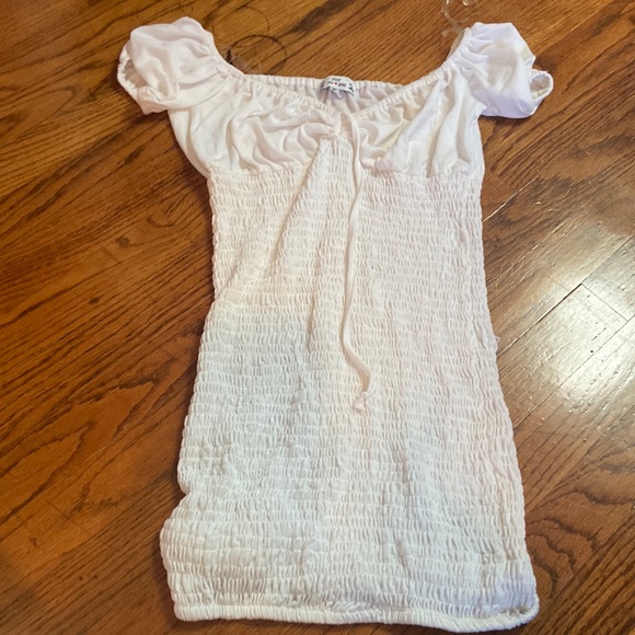 White dress - Picture 1 of 1